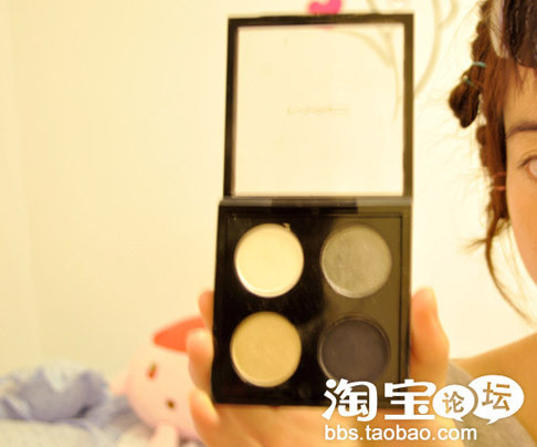 小女人美妆+精灵鬼潮翻卷发 2011女生头发什么颜色流行