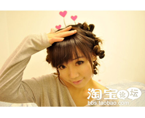 小女人美妆+精灵鬼潮翻卷发 2011女生头发什么颜色流行